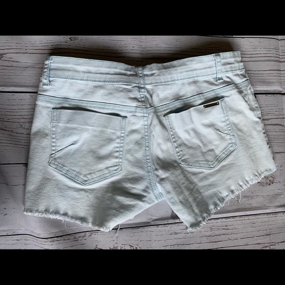 Size 27, Harlow, light blue shorts - Picture 5 of 11